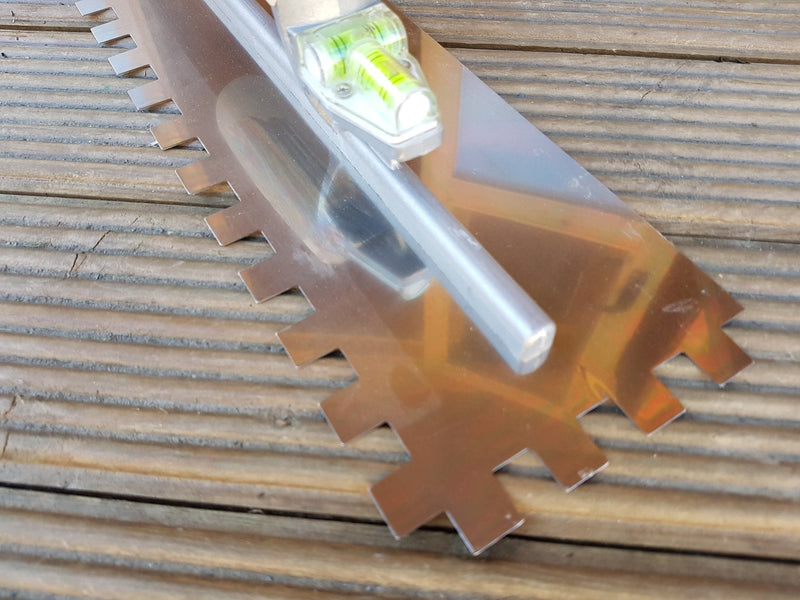 Japanese Stainless Steel Tiling Trowel with 12mm Serrations & Spirit Level